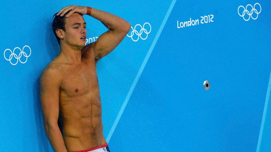 britanico-tom-daley-descansa-apos-uma-rodada-da-final-plataforma-de-10-m-dos-saltos-ornamentais-em-londres-30072012-1343663785384_1920x1080