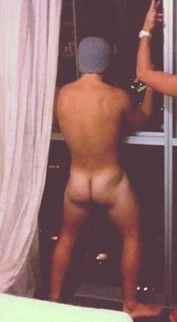 louis-tomlinson-bum