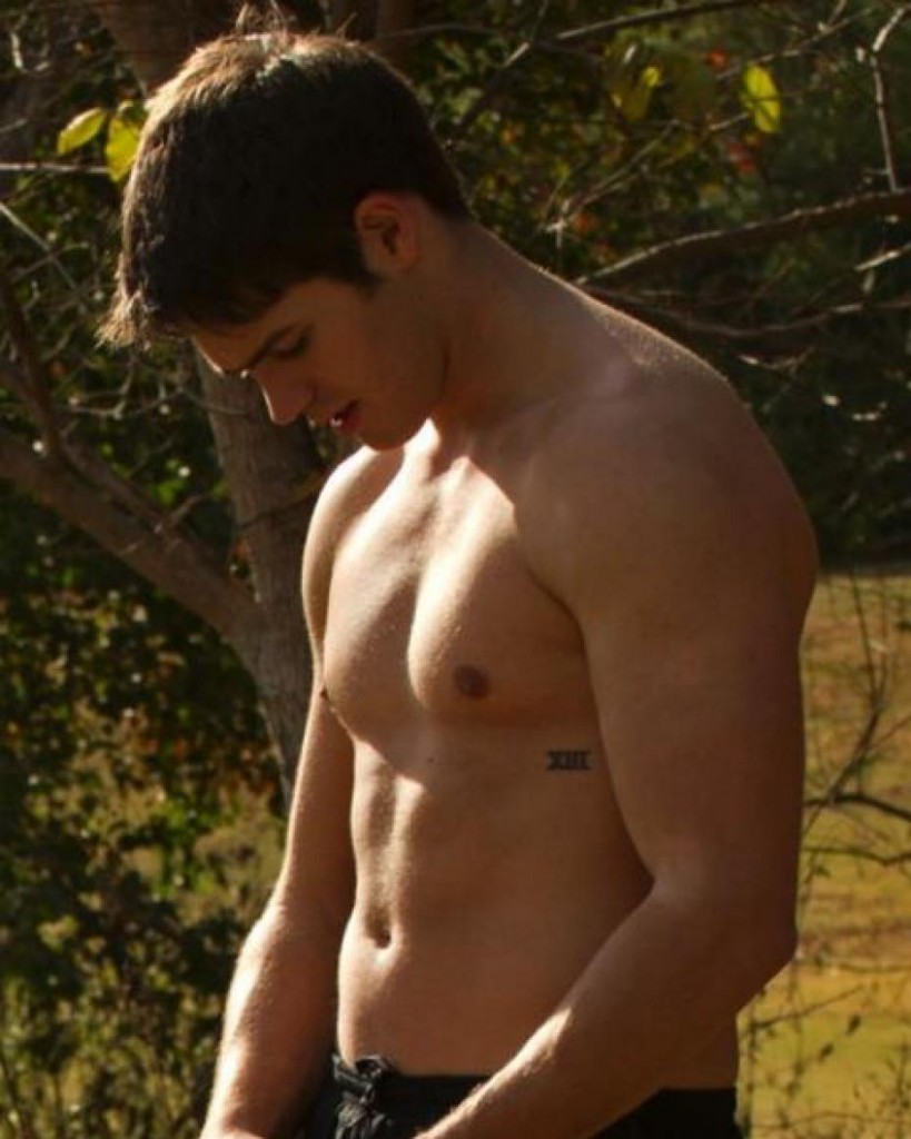 steven-r-mcqueen-a-un-tatouage-bien-cache