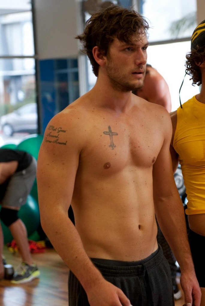 Magic-Mike-Stills-alex-pettyfer-31105841-911-1363