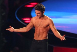 Zac-Efron-Shirtless-MTV-Movie-Awards-2014