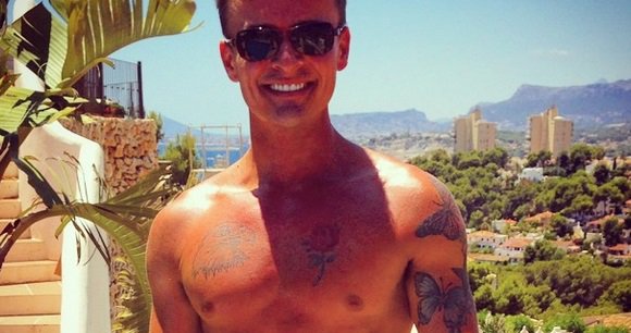 Instagram Gold: S Club 7's Jon Lee in swimming trunks - Attitude