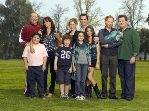 ED O'NEILL, RICO RODRIGUEZ, SOFIA VERGARA, NOLAN GOULD, JULIE BOWEN, ARIEL WINTER, TY BURRELL, SARAH HYLAND, JESSE TYLER FERGUSON, ERI STONESTREET