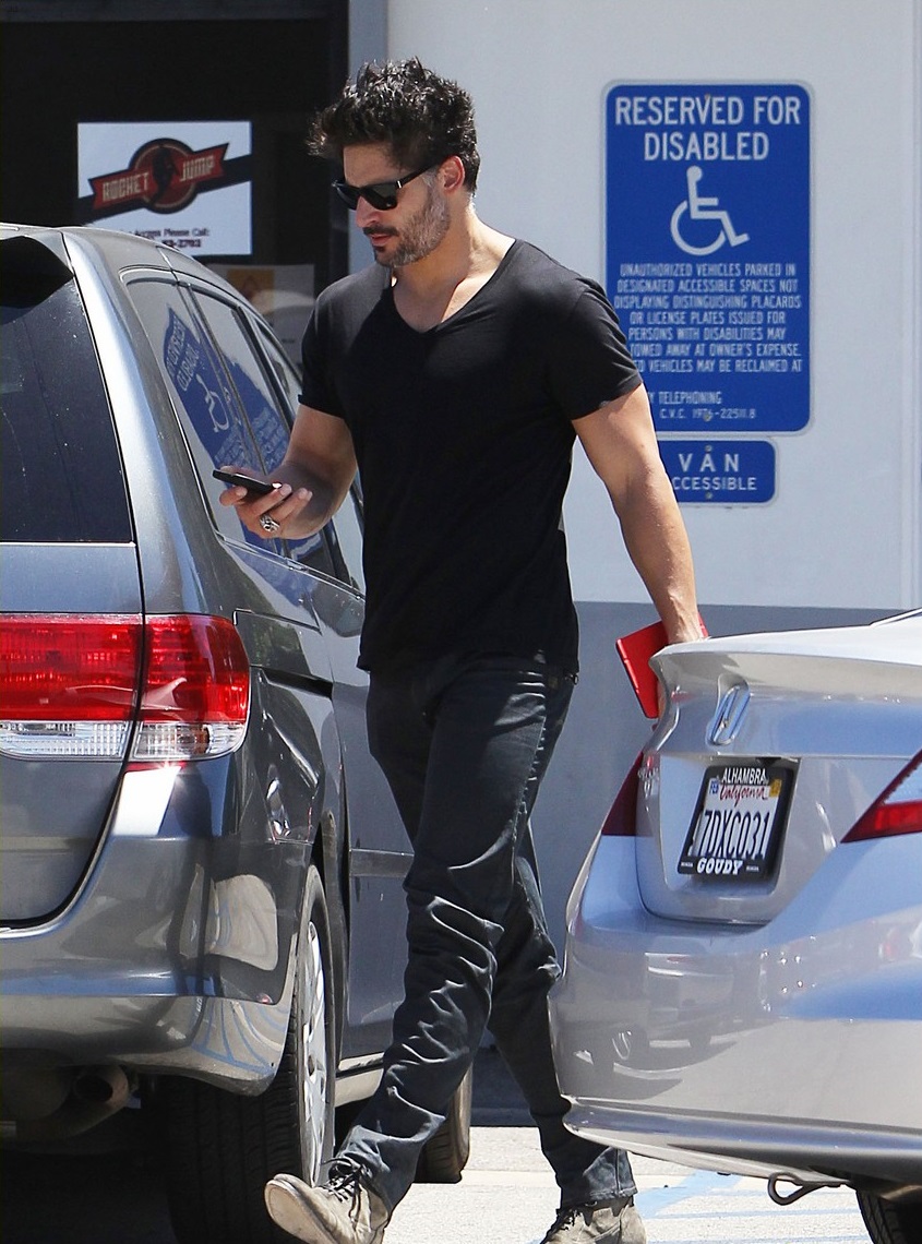 joe-manganiello-going-to-frame-sock-from-true-blood-01 (1)