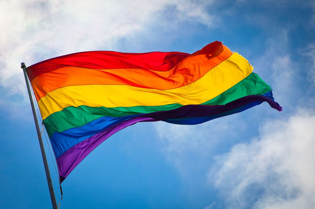 1280px-Rainbow_flag_breeze