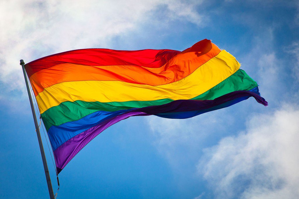 1280px-Rainbow_flag_breeze