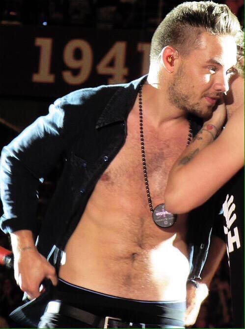 One Direction's Louis Tomlinson Rips Off Liam Payne's Shirt in Concert:  Watch – Billboard