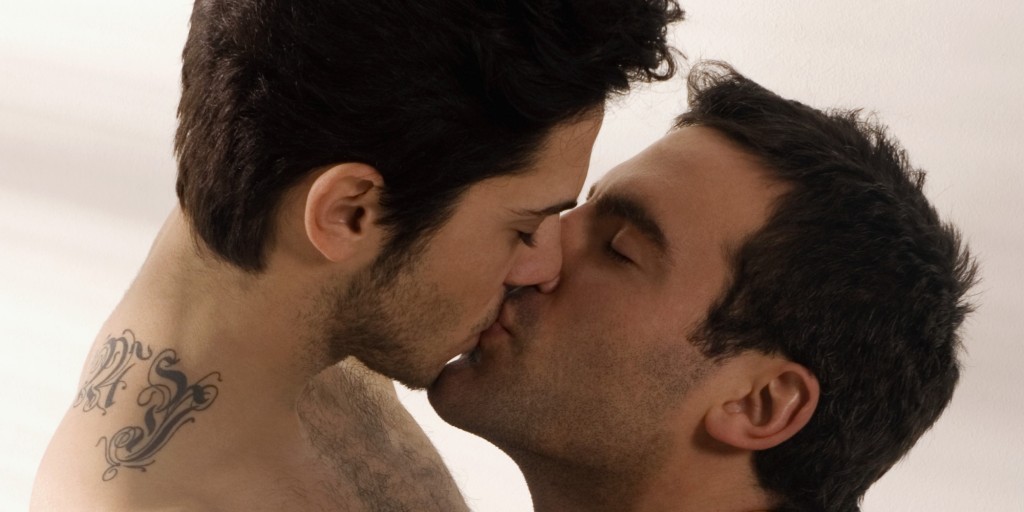 o-GAY-KISSING-facebook1-1024x512