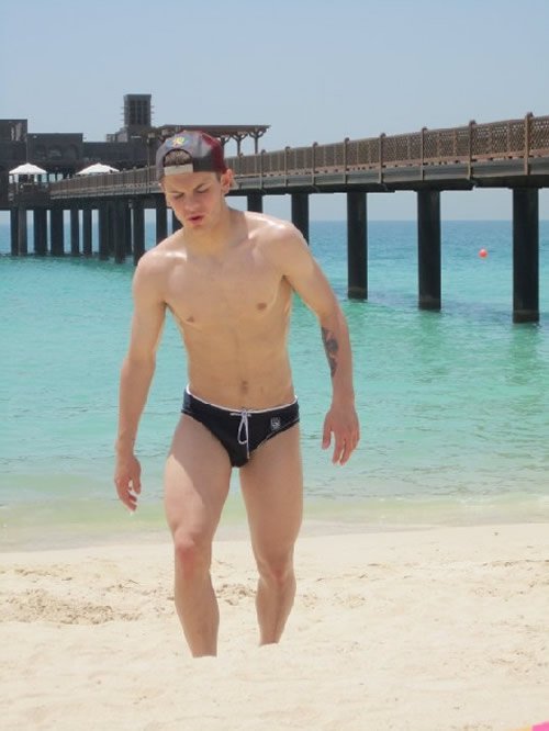 jack-wilshere-speedos-beach