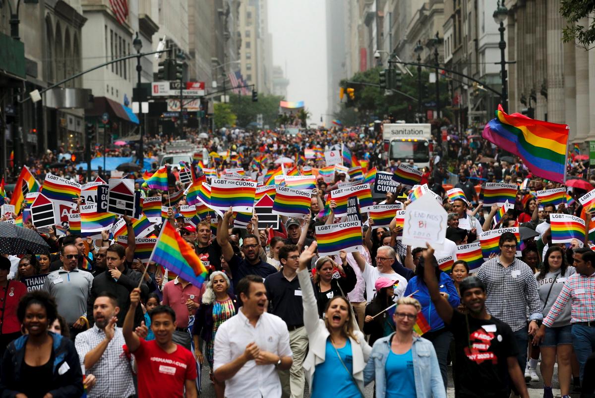 thousands-march-5th-avenue