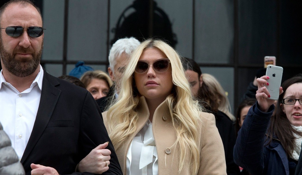 rs_1024x759-160219094555-1024-2kesha-supreme-court.216