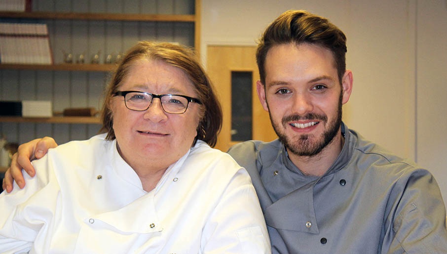 From Twofour Productions CHOPPING BLOCK Weekdays on ITV Pictured: Chef Rosemary Shrager and Baker John Whaite Top chef Rosemary Shrager and expert baker John Whaite are running a one week residential cookery school. Over five days four competitive couples will face a smorgasbord of daily challenges. They all have a passion for food and want to be champion in the kitchen. Turning up the heat to boiling point, the couples won’t just cook together, they’ll also live together. Each day the best couple will win a prize, but only the most improved will walk away with £1000 at the end of the week. The rest will end up on the Chopping Block. © Twofour For further information please contact Peter Gray 0207 157 3046 peter.gray@itv.com This photograph is © ITV and can only be reproduced for editorial purposes directly in connection with the programme CHOPPING BLOCK or ITV. Once made available by the ITV Picture Desk, this photograph can be reproduced once only up until the Transmission date and no reproduction fee will be charged. Any subsequent usage may incur a fee. This photograph must not be syndicated to any other publication or website, or permanently archived, without the express written permission of ITV Picture Desk. Full Terms and conditions are available on the website www.itvpictures.com