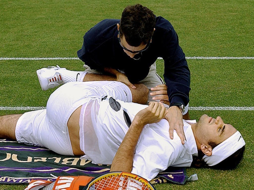 federer-pain-roger-federer-15606002-1024-768