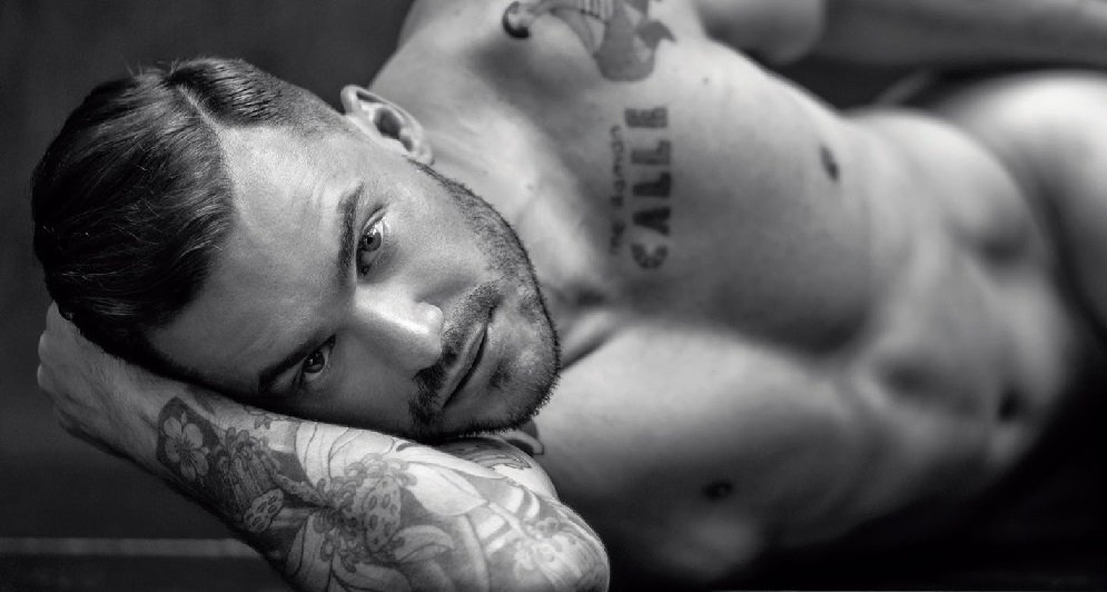 The men of Dieux du Stade tease 2017 charity calendar - WATCH