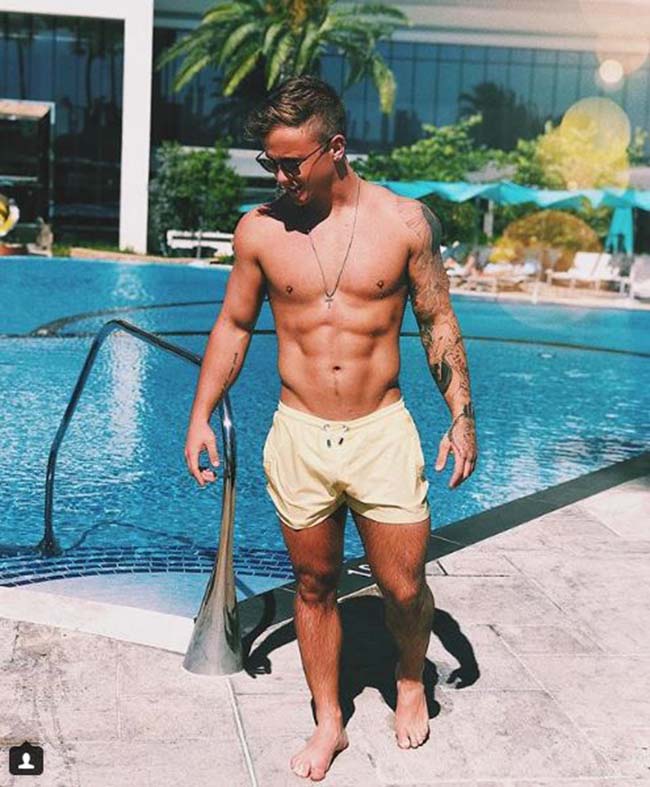 X Factor S Sam Callahan Strips Completely Naked For Australian Holiday