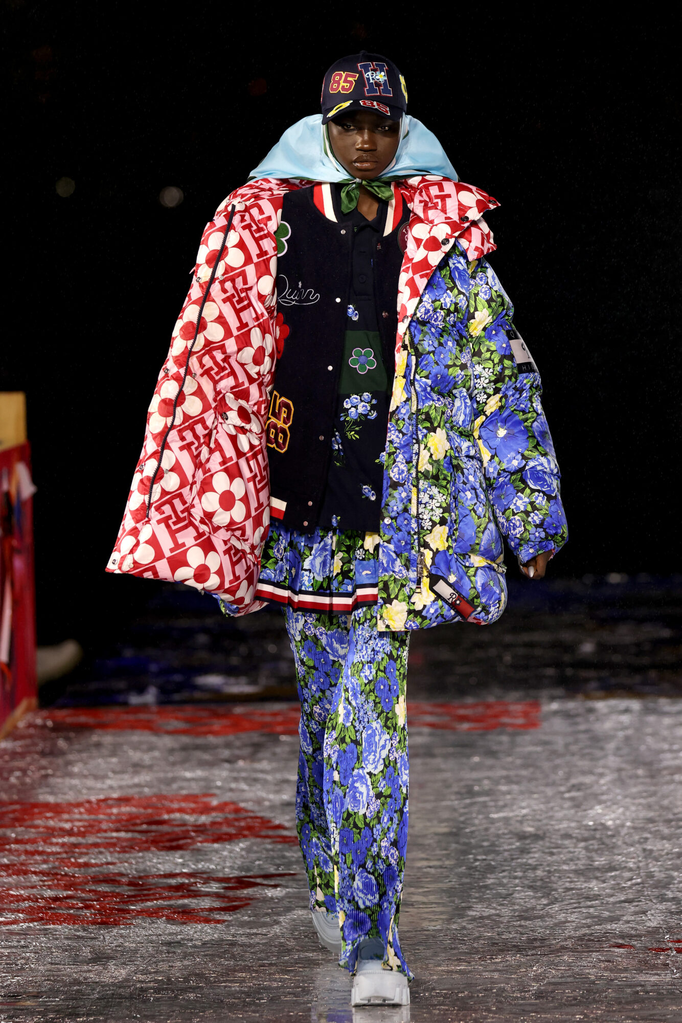 Inside Tommy Hilfiger's Fall '22 NYFW Show: Plastic Ponchos, Umbrellas, and  Travis Barker