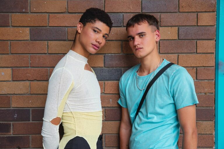 Darren (James Majoos) and Ca$h (Will McDonald) in Heartbreak High