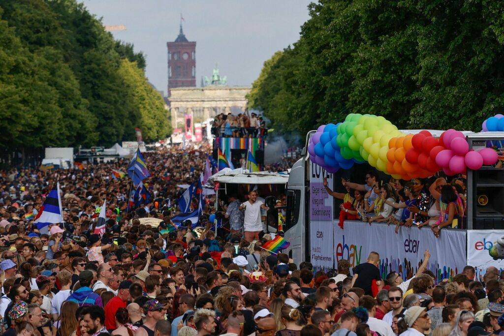 Crowds take part in the CSD demonstration in Berlin