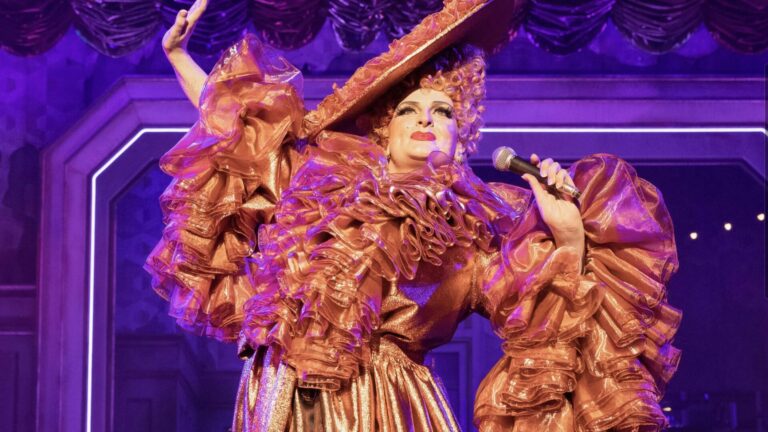 Carl Mullaney (Albin) in La Cage aux Folles