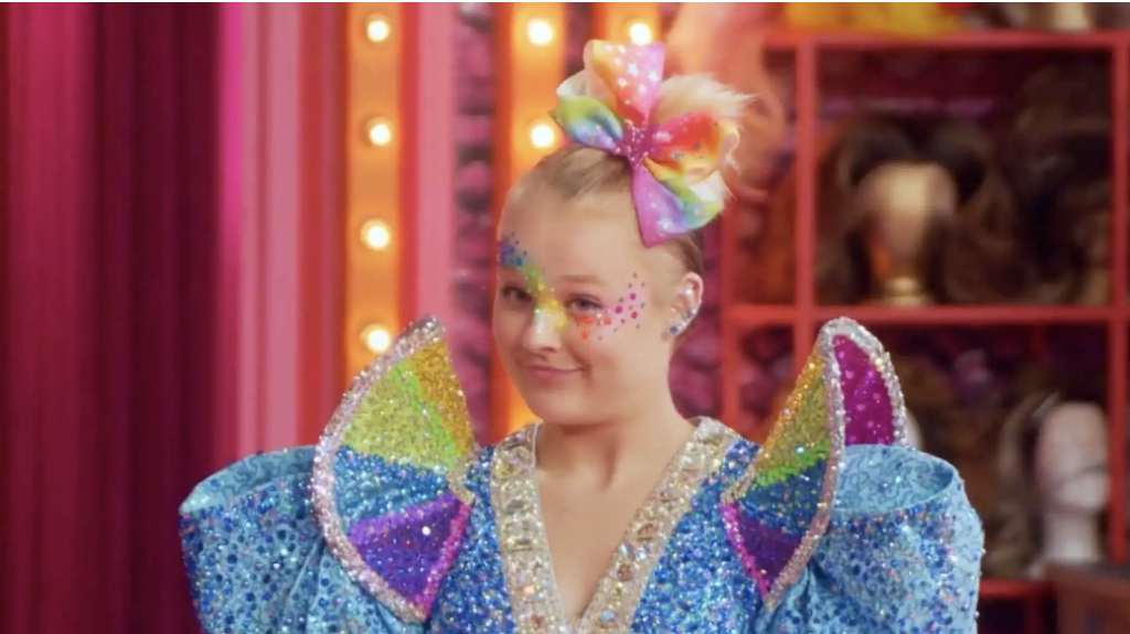 JoJo Siwa reflects on ‘losing a lot’ after coming out at 17