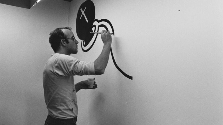 Keith Haring in 1986 painting a mural on a wall