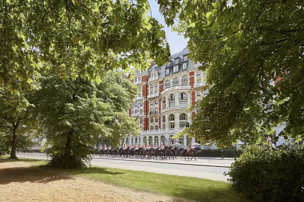 The King's Guard outside the Mandarin Oriental 