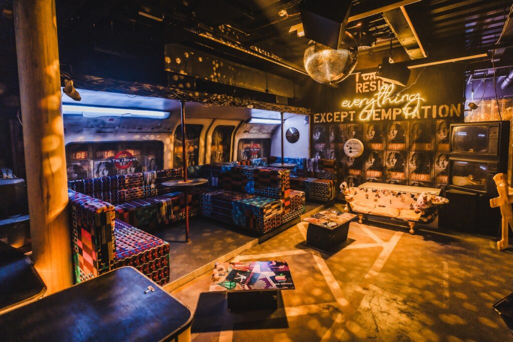 a pic of the yellow-lit interior, like London after the apocalypse