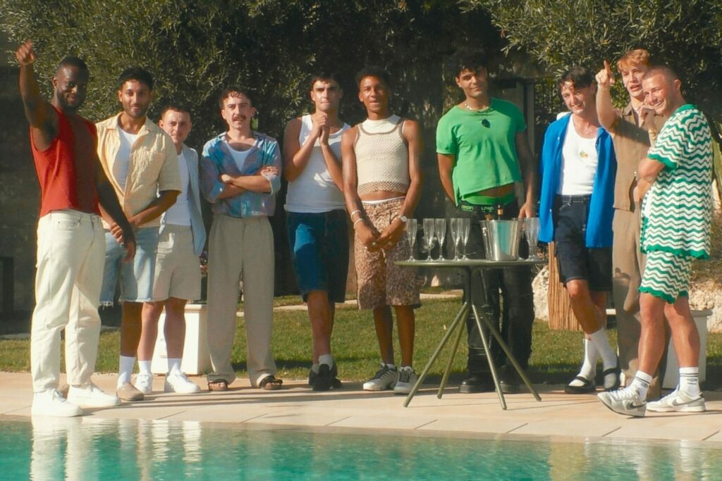 I Kissed a Boy se2 cast standing by a pool