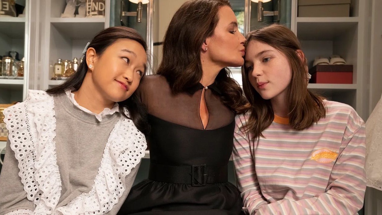 Kristin Davis as Charlotte Yorke [centre] with on screen kids Lily [left] and Rock [ight] played by Cathy Ang and Alexa Swinton, respectively (Image: Now)