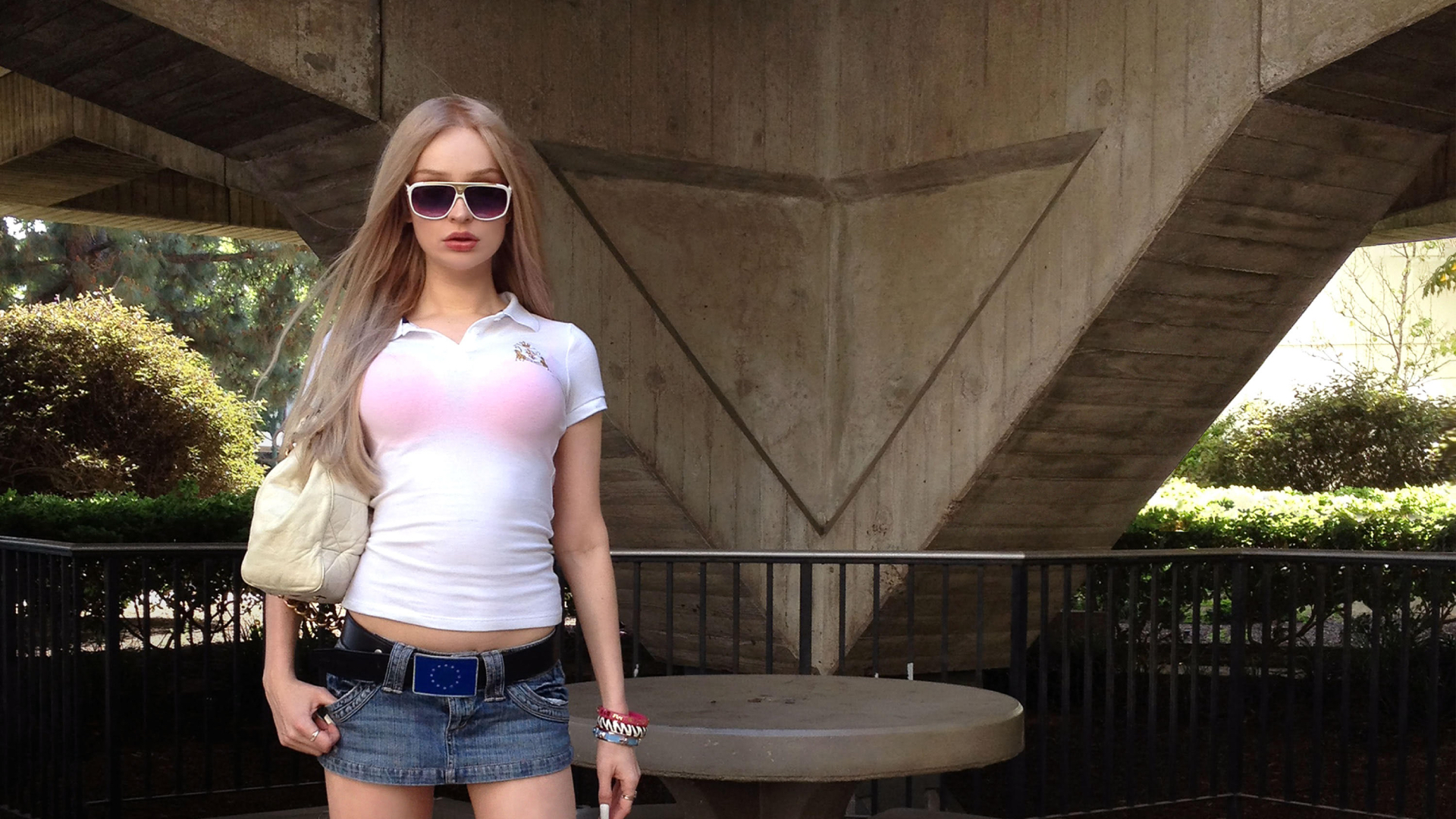 Kim Petras wearing a pink t-shirt and denim skirt