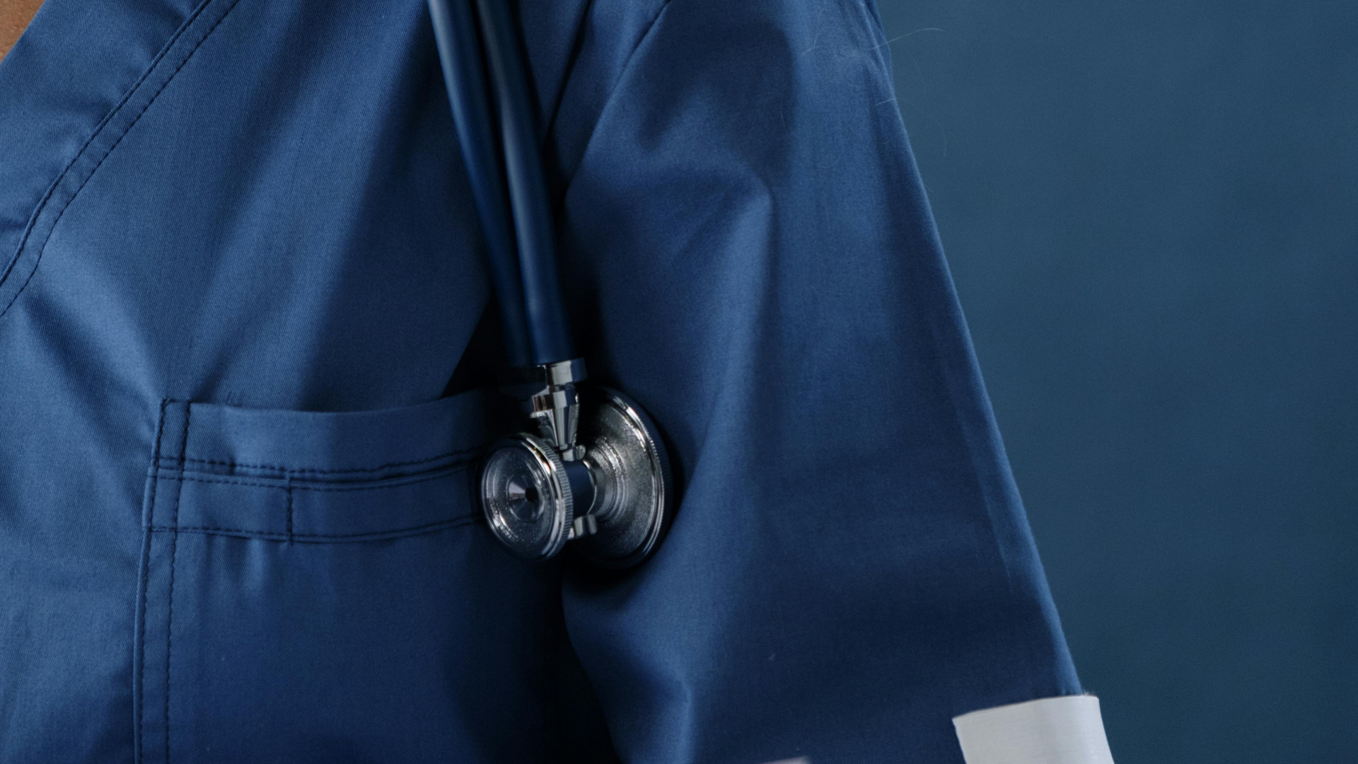 Nurse shoulder with a stethascope hanging from their neck