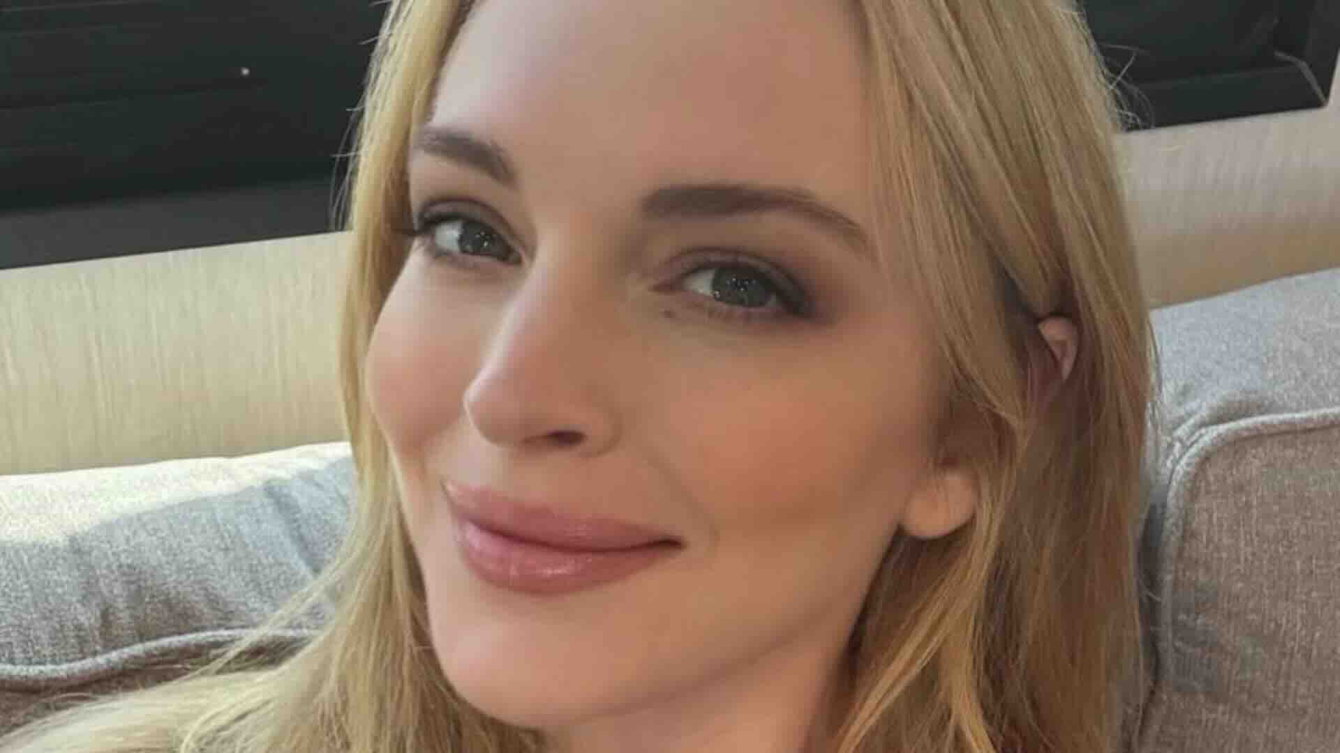 Close shot of a smiling Lindsay Lohan