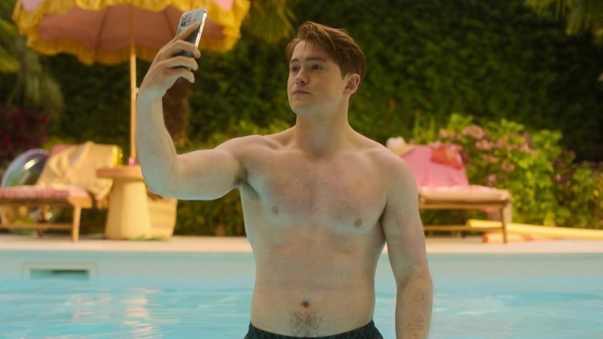 Kit Connor seen shirtless in Heartstopper
