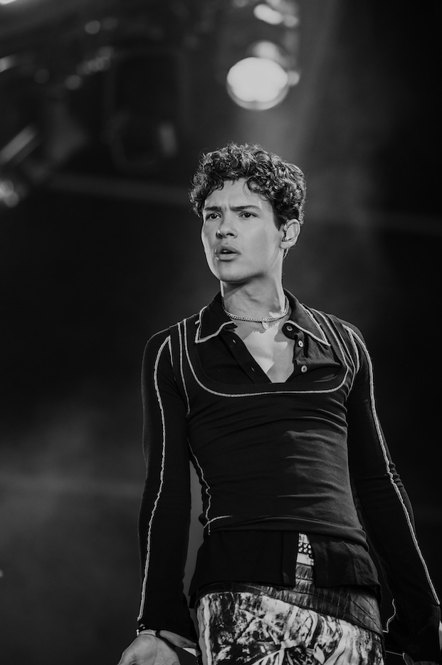 Omar rugberg on stage, black shirt, black and white shot