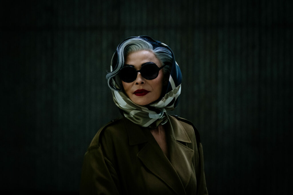 Talisa García playing Miss Take in Frauds