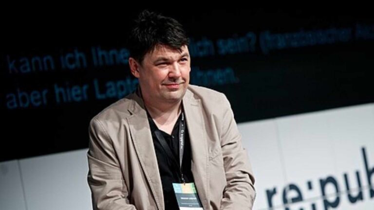 Graham Linehan smiling