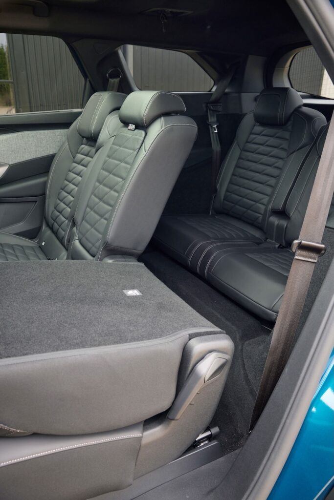 Peugeot E-5008 seats