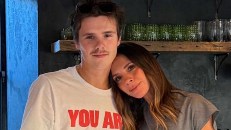 Victoria and Brooklyn Beckham leaning on one another