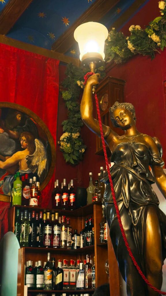 Decor in Cafe de las Horas