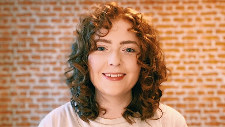 Alice Oseman headshot